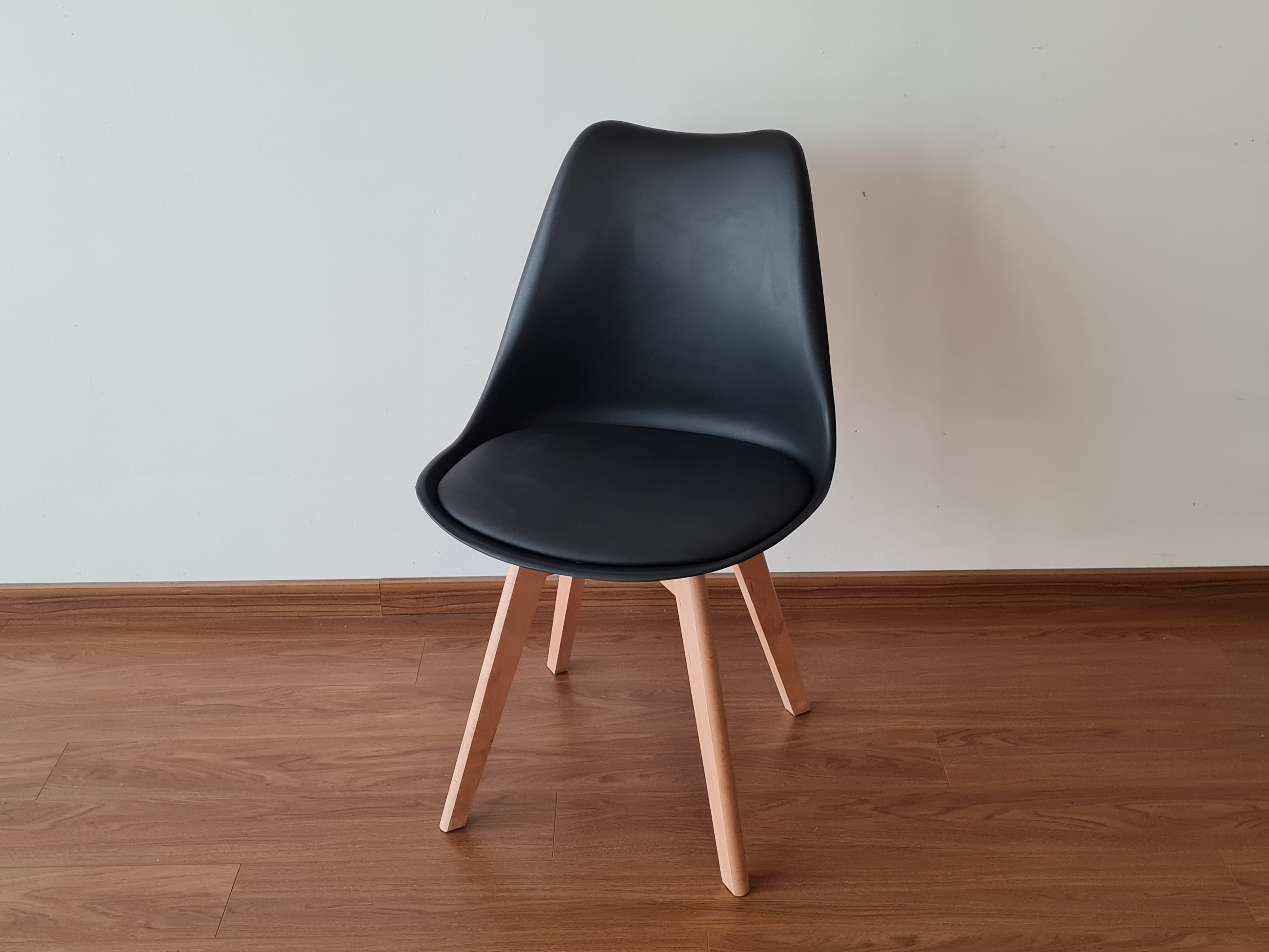 Silla Tulip con Almohadón